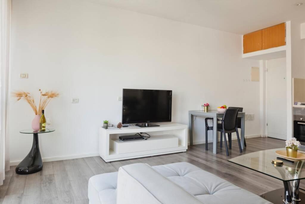 Big Apartment Next To Gordon Beach Plus Free Parking Τελ Αβίβ Εξωτερικό φωτογραφία