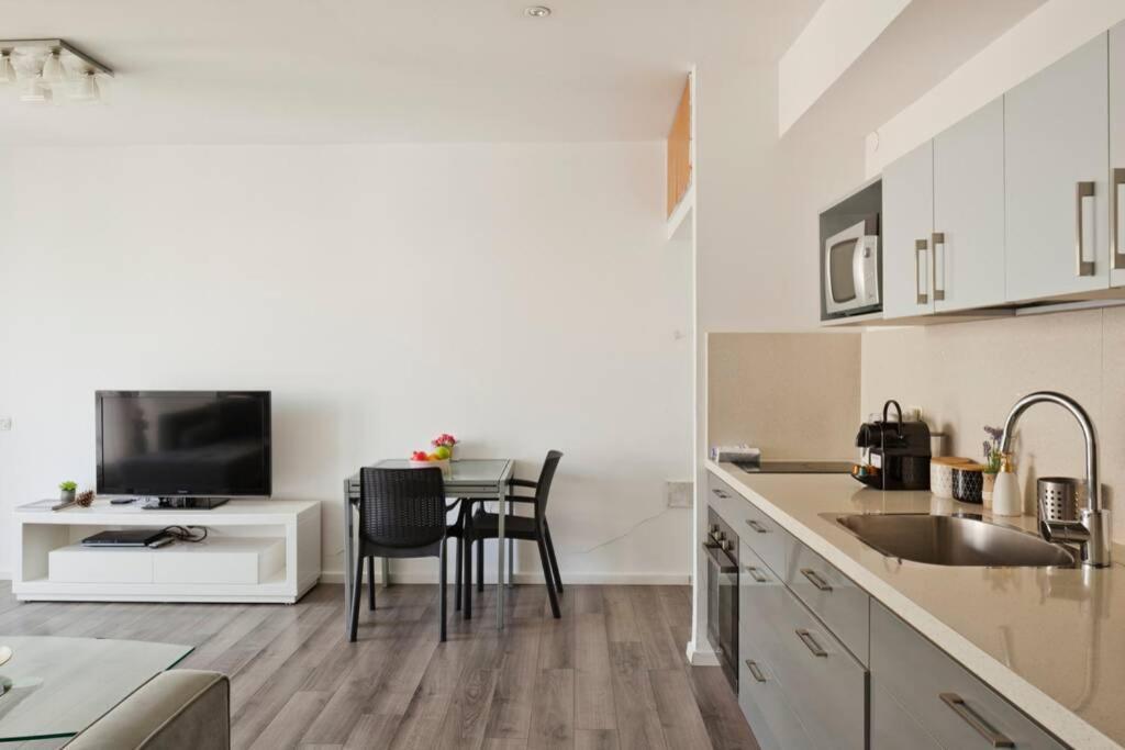 Big Apartment Next To Gordon Beach Plus Free Parking Τελ Αβίβ Εξωτερικό φωτογραφία